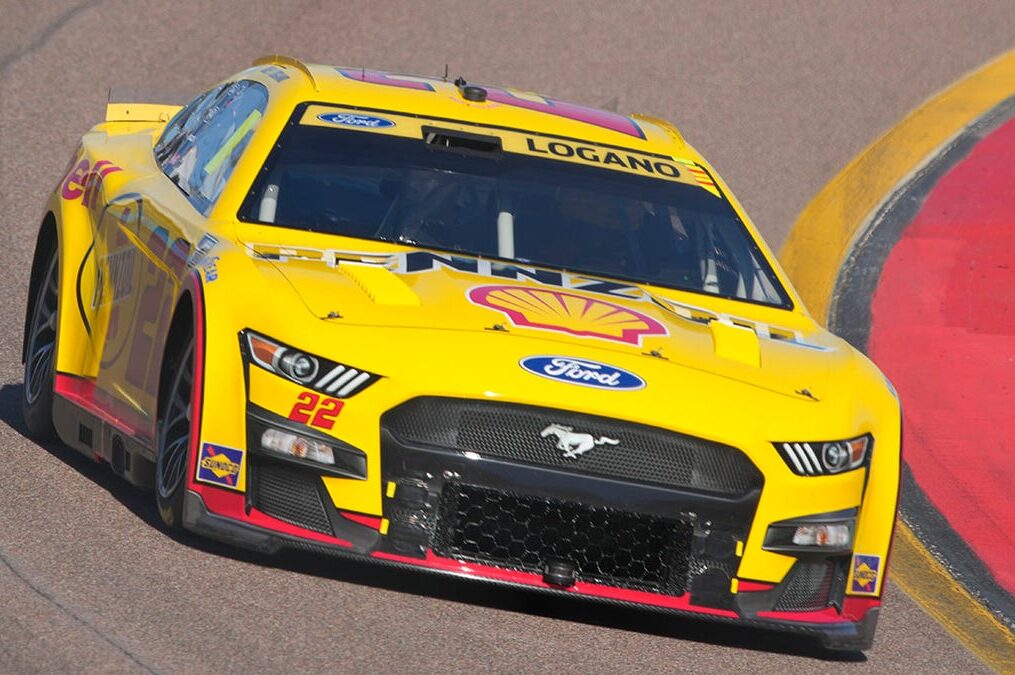 Joey Logano captures second NASCAR Cup title with season-finale victory at Phoenix