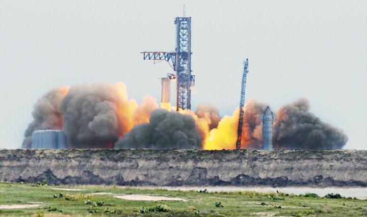 „SpaceX“ išbandė erdvėlaivio „Starship“ variklius
