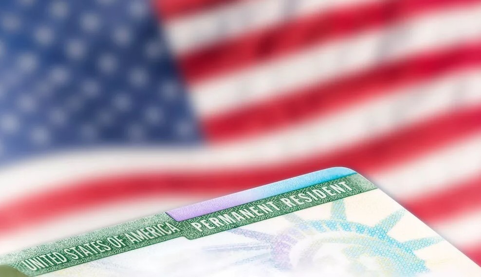 Governo propõe aumento nas taxas imigratórias e pedidos de Green Card podem dobrar de valor