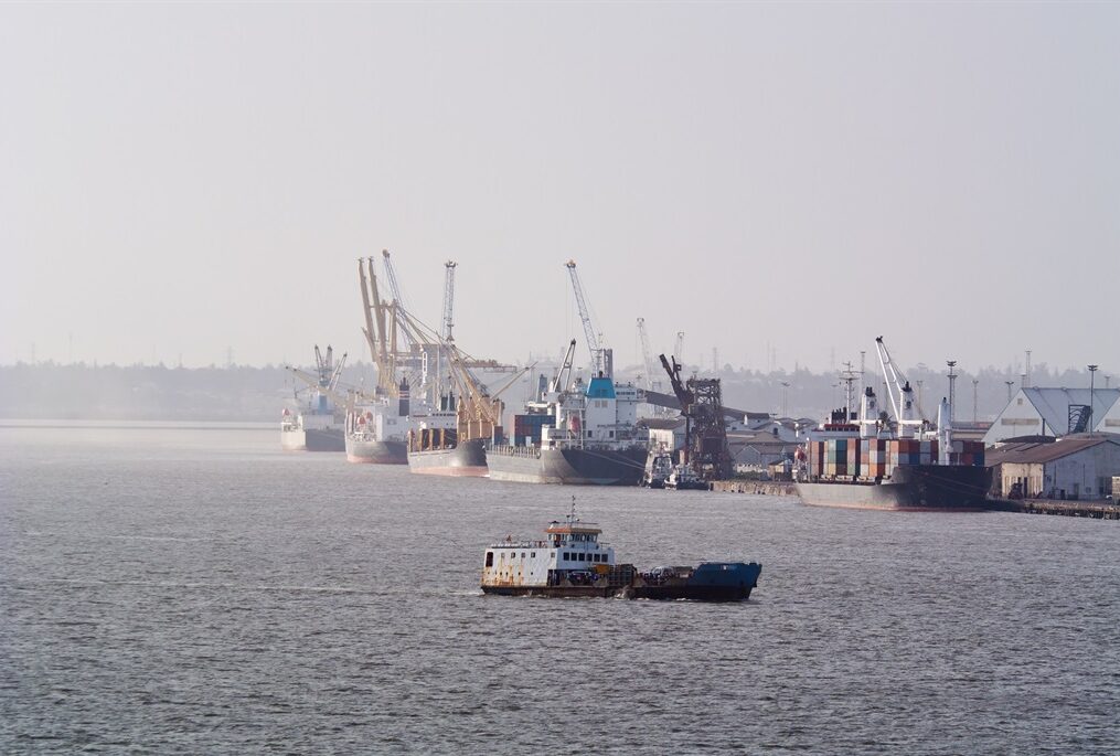 News24 | Maputo port ships record volumes as SA railways and ports choke