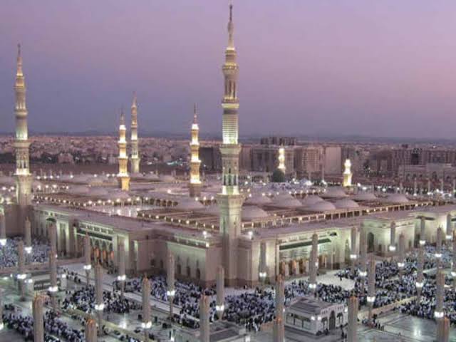 Prophet’s Mosque Roof Prepared to Accommodate 90,000 Worshipers During Ramadan